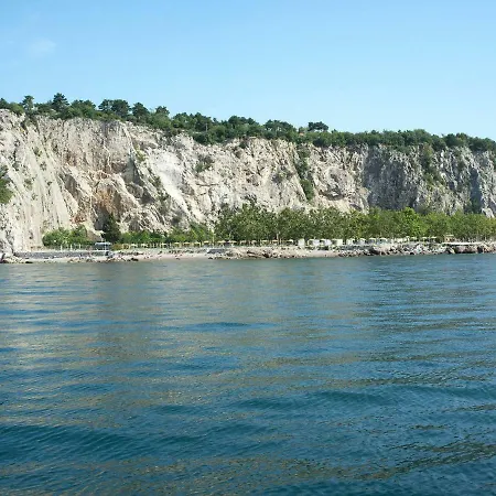 Locazione Turistica Camping Village Mare Pineta بيت للعطل